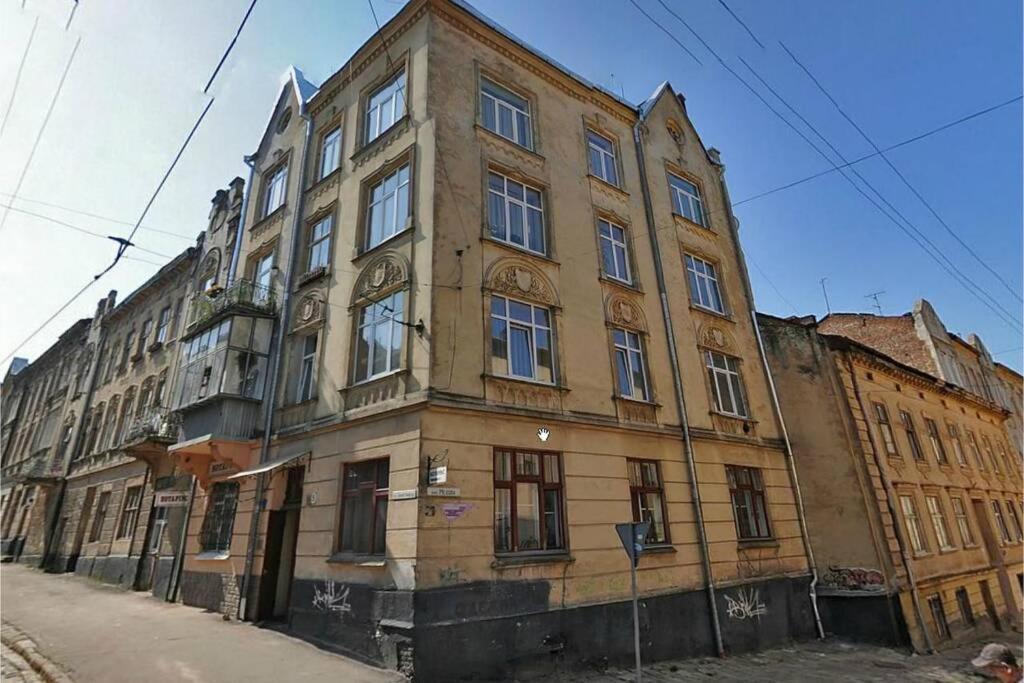 Romantic Apartments - Old Center リヴィウ エクステリア 写真