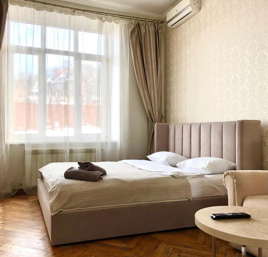Romantic Apartments - Old Center リヴィウ エクステリア 写真